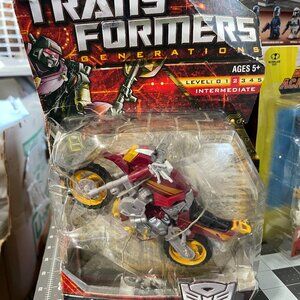 Transformers Generations Junkheap Autobot - Brand New Sealed - Casing Damaged